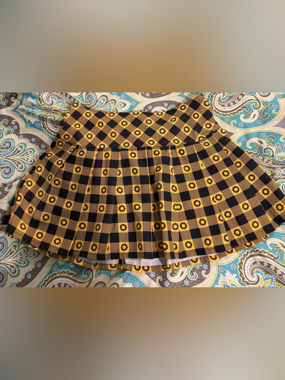 Hot Topic Yellow and Black Plaid Sunflower Pleated Skater Skirt